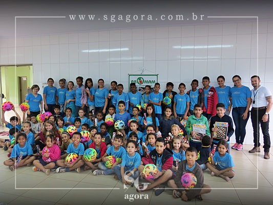 Portal SG AGORA presenteia mais de 450 crianças de São Gotardo
