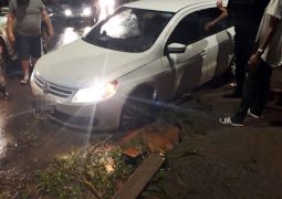 Em menos de 20 minutos, dois acidentes são registrados em buraco de Avenida em São Gotardo